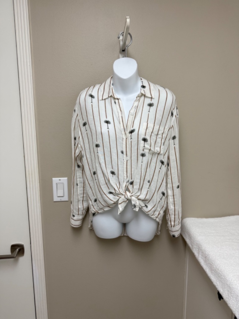 RAILS Charli Linen Blend Long Sleeve Button Front Shirt Ivory Stripe Palms Sz XS - Picture 6 of 16
